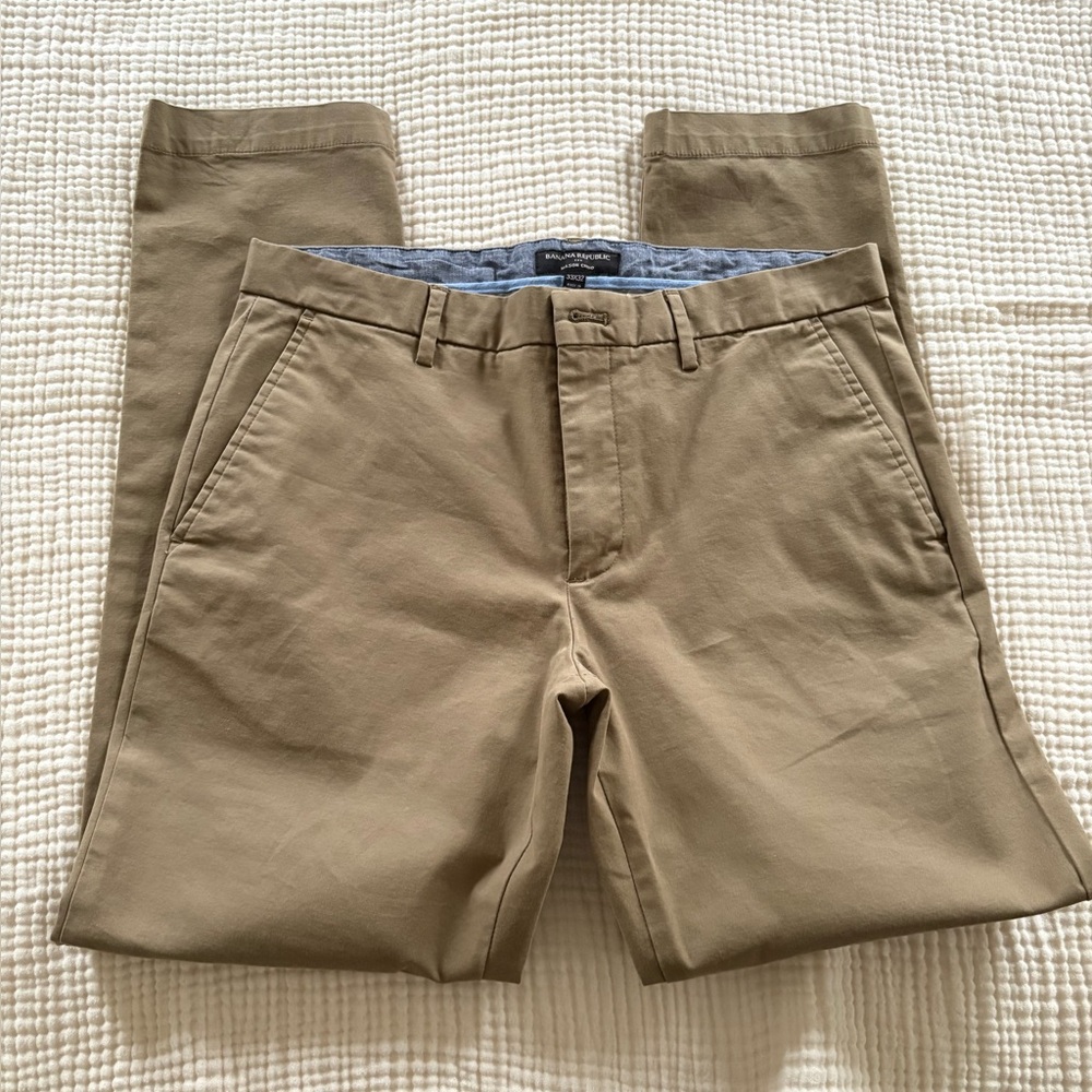 BANANA REPUBLIC Mason Chinos 33x32 NWOT Acorn